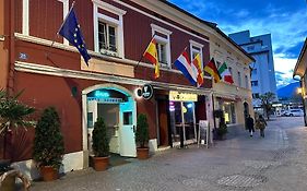Hostel Lovely Rooms, City Center, Shared Bathroom, Windows To Corridor